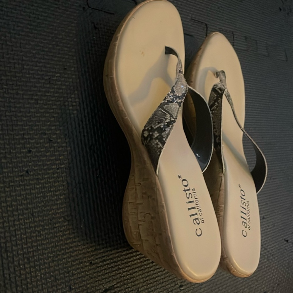 Women wedge shoe, size 9
